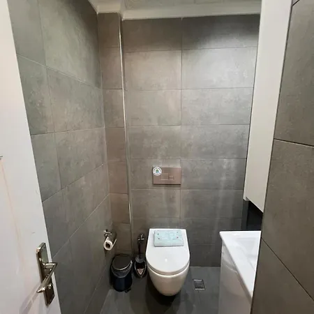 Middle Village Apart Otel