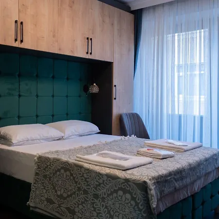 Middle Village Apart Otel