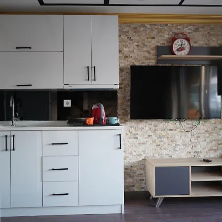 Middle Village Apart Otel