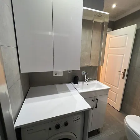 Middle Village Apart Otel