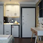 Apartahotel Middle Village 4*