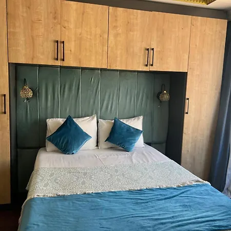 Hotel apartamentowy Middle Village