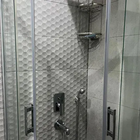 Middle Village Апарт-отель