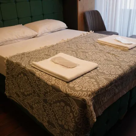 Hotel apartamentowy Middle Village 3*