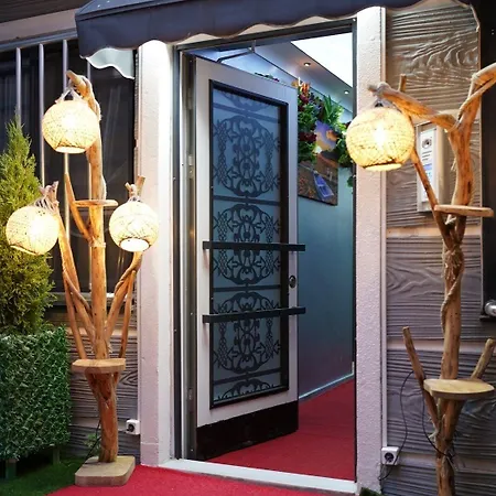 Апарт-отель Middle Village 3*