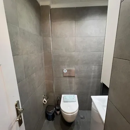 Апарт-отель Middle Village 3*