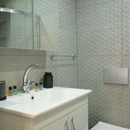 Appart hôtel Middle Village 4*