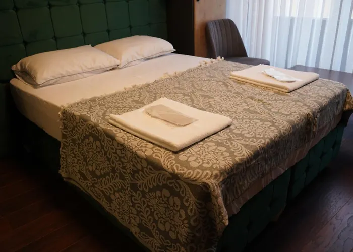 Aparthotel Middle Village 3*