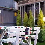 Middle Village Apartmanhotel