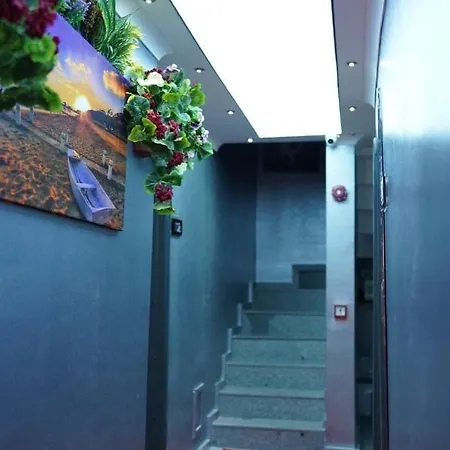 公寓式酒店 Middle Village 3*