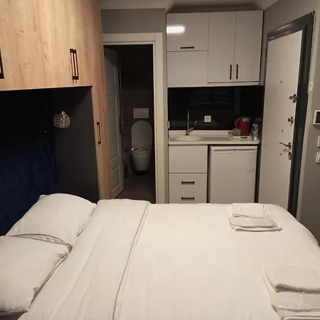 Middle Village Апарт-отель 4*