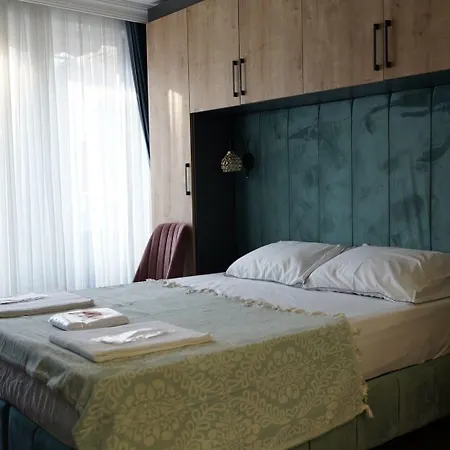 Middle Village 伊斯坦布尔