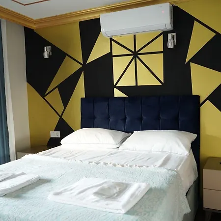 Middle Village Apartmanhotel